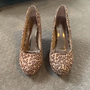 Apostrophe Cheetah print wedges 6.5